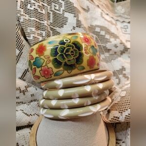 NWT Fantasia La Moda 5 Piece Floral Brangle Bracelet Set - Made In India